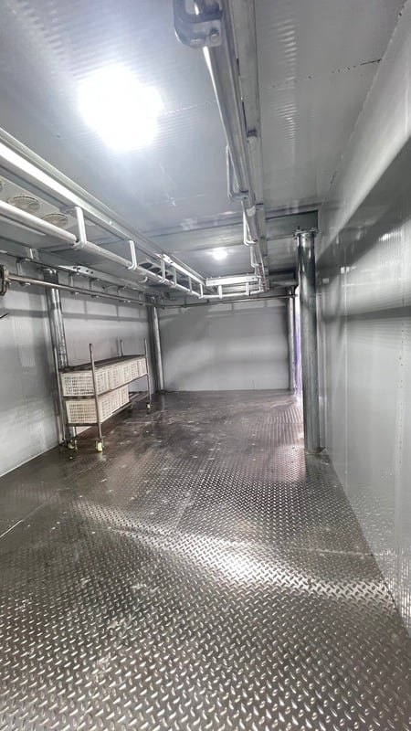 Overhead rail in the processing room